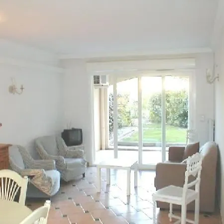 Appartement Climatise 3 Chambre Dans Une Residence Avec Piscine A 500 M Plage